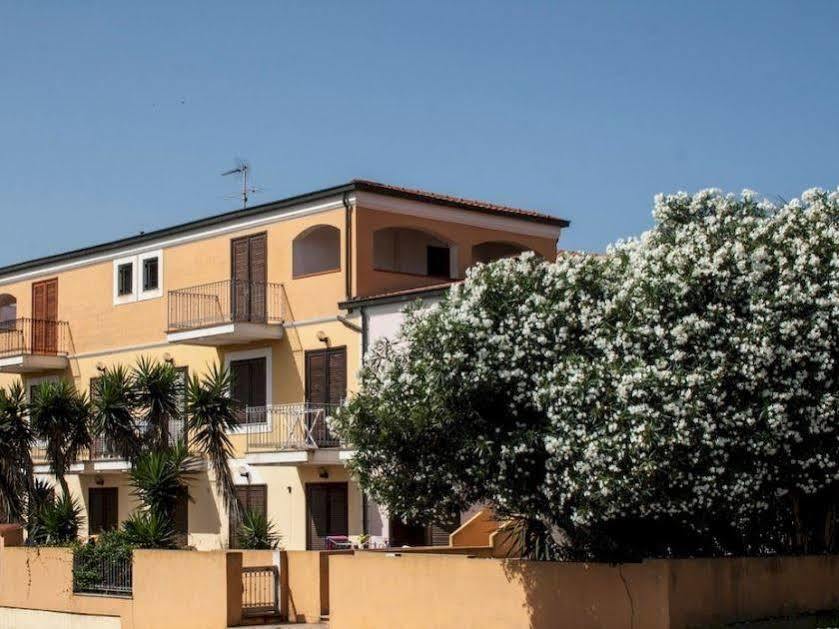 Residence Le Pavoncelle Santa Teresa Gallura Eksteriør bilde